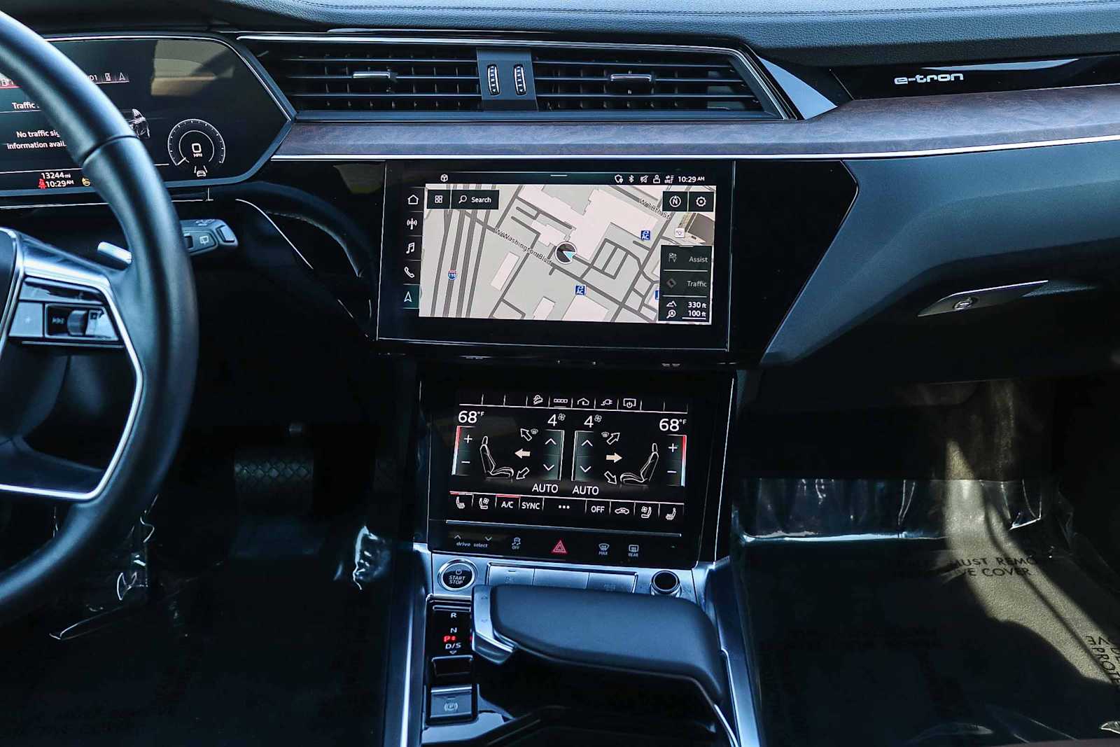 Thumbnail: 2022 Audi e-tron - 17