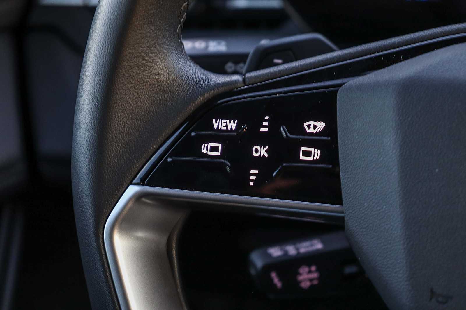 Thumbnail: 2025 Audi Q6 e-tron - 17