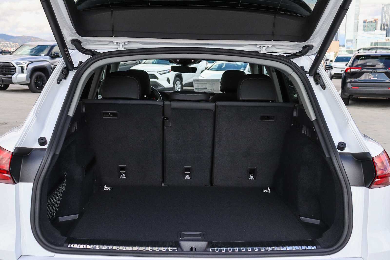 Thumbnail: 2025 Audi Q5 - 36