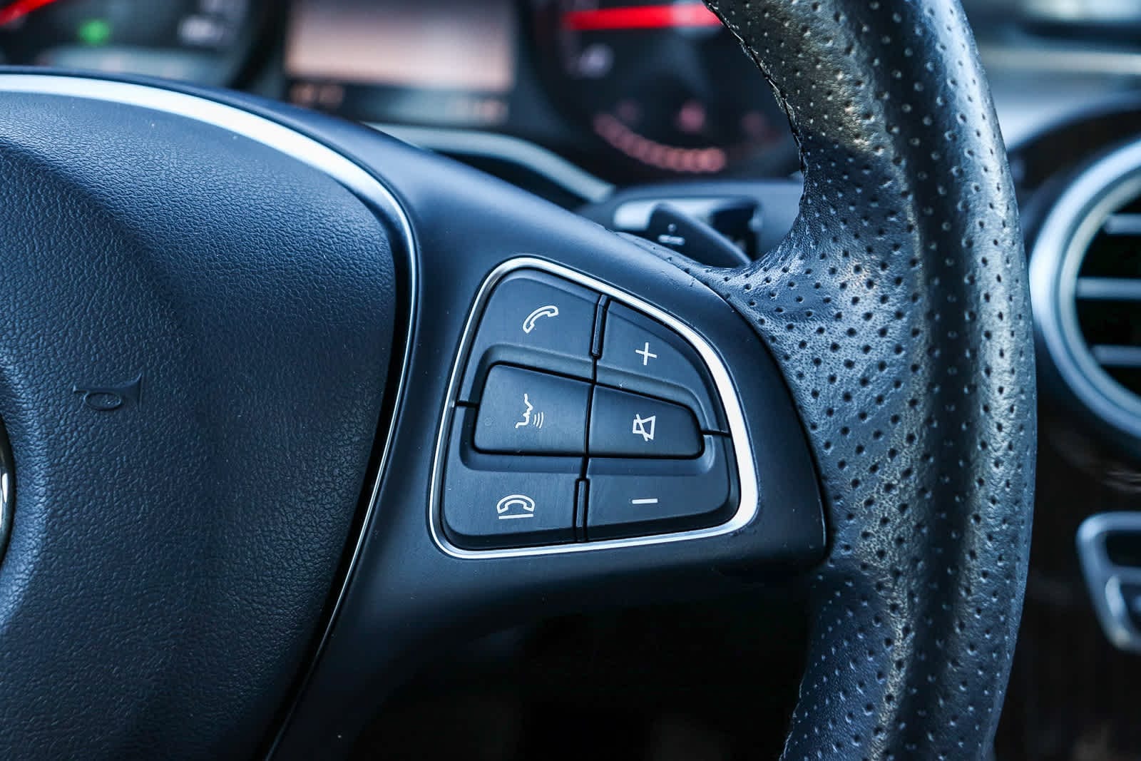 Thumbnail: 2018 Mercedes-Benz C-Class - 18