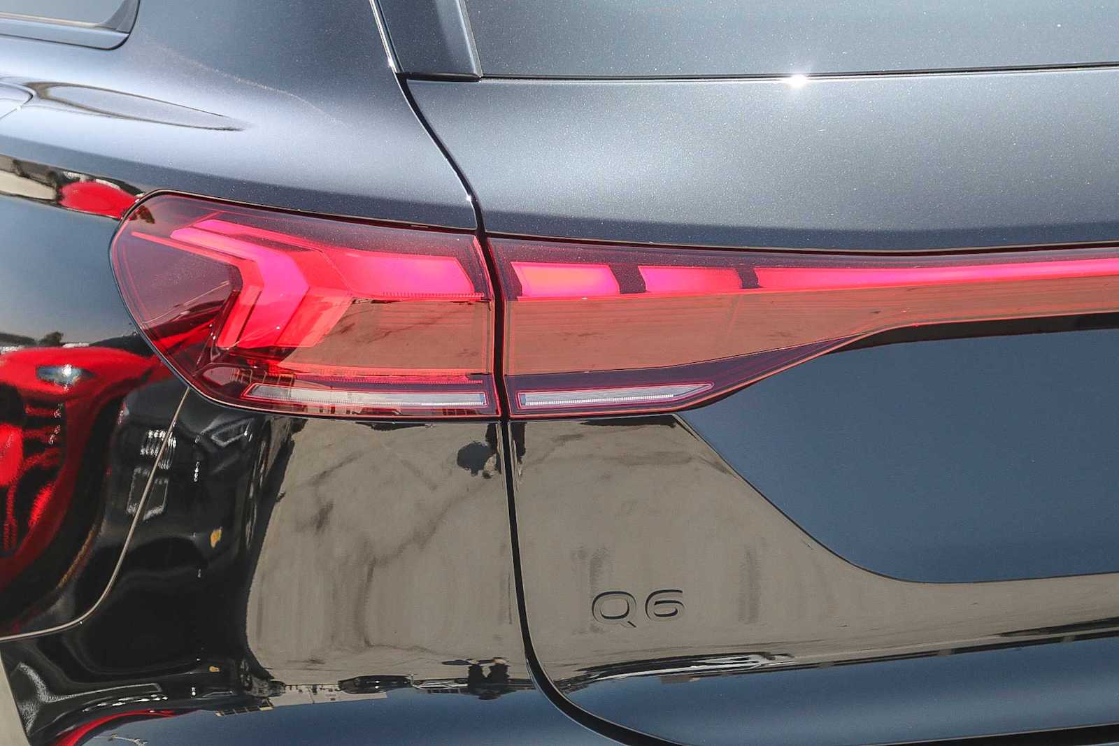 Thumbnail: 2025 Audi Q6 e-tron - 9