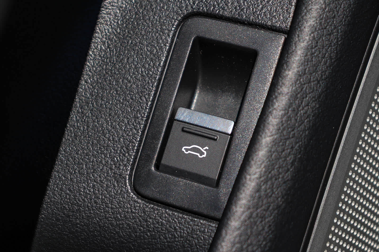 Thumbnail: 2025 Audi RS 6 - 32