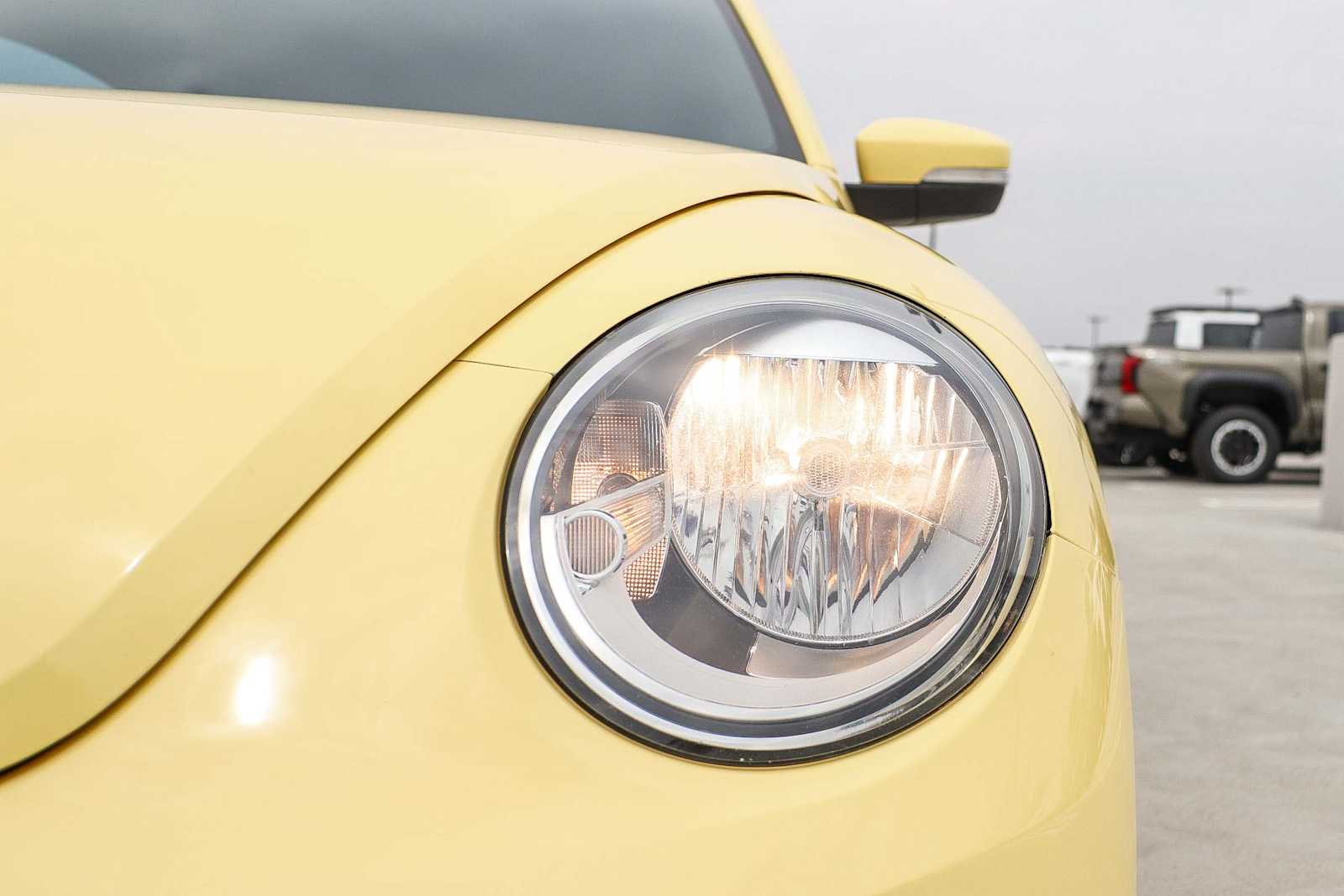 Thumbnail: 2012 Volkswagen Beetle - 7