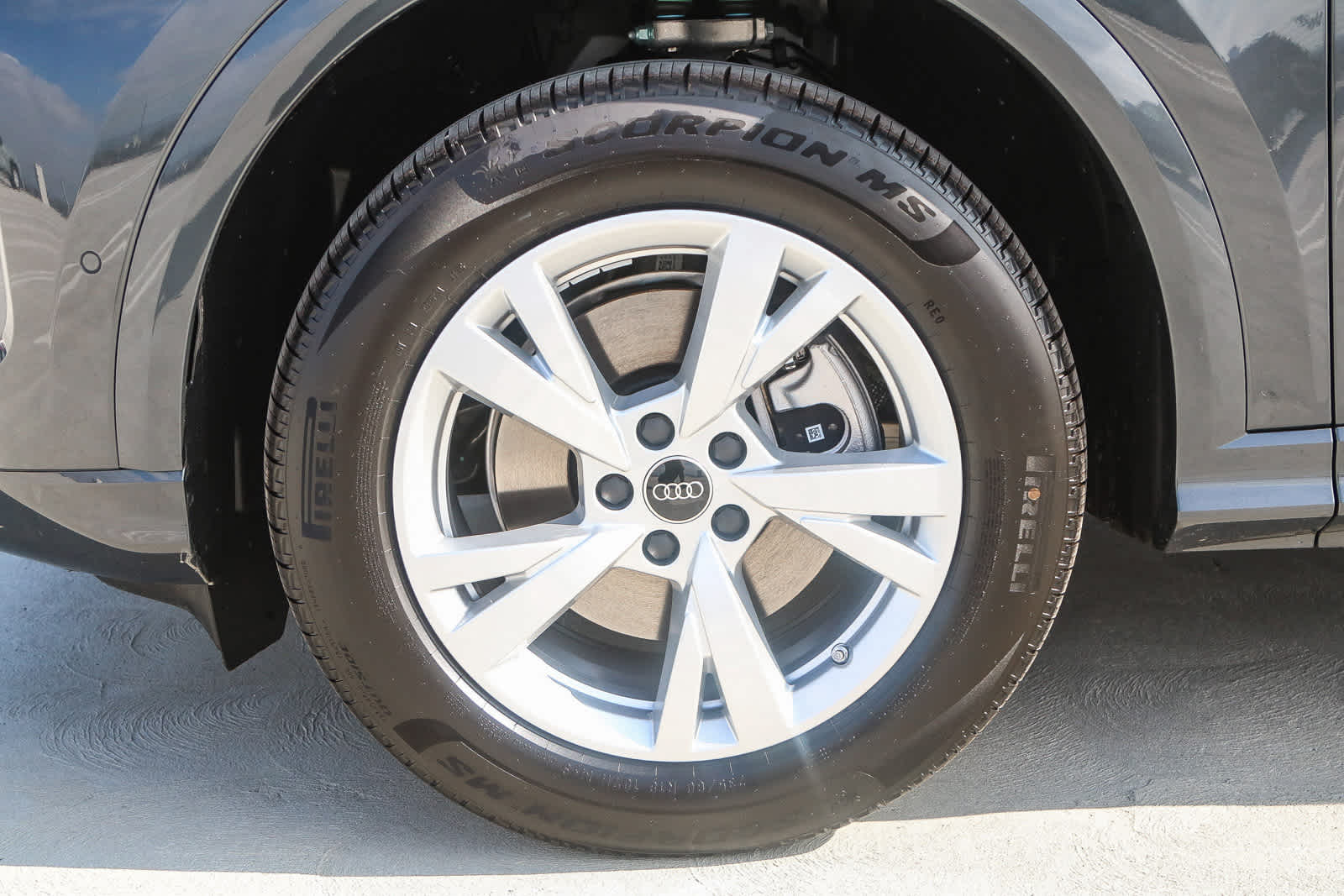 Thumbnail: 2025 Audi Q5 - 14