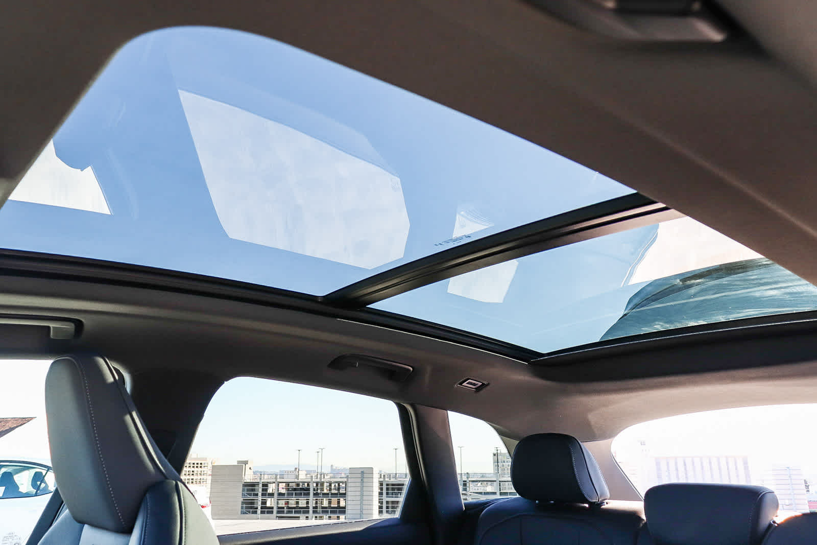 Thumbnail: 2025 Audi SQ5 - 33