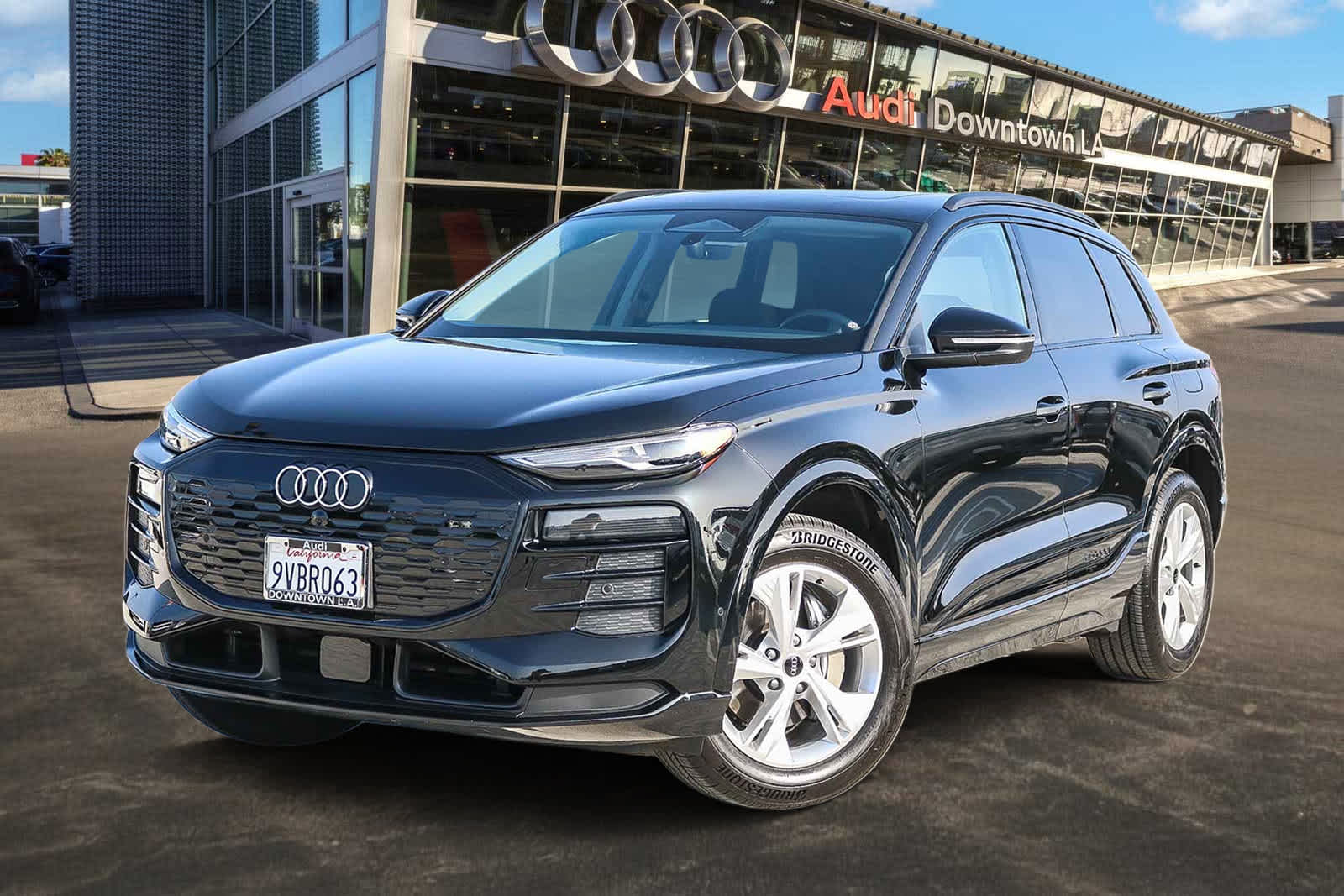 Thumbnail: 2025 Audi Q6 e-tron - 1