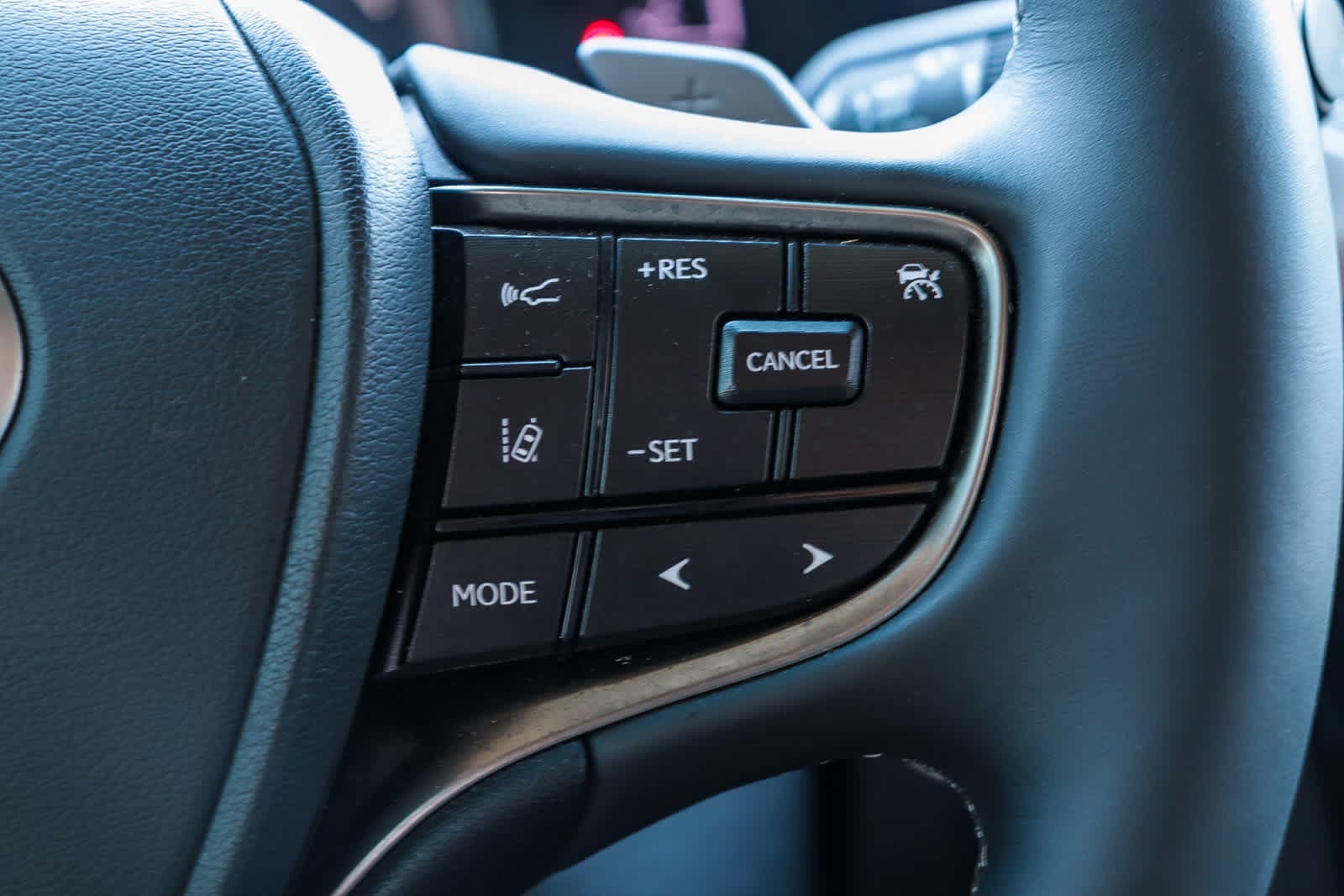 Thumbnail: 2021 Lexus ES - 19