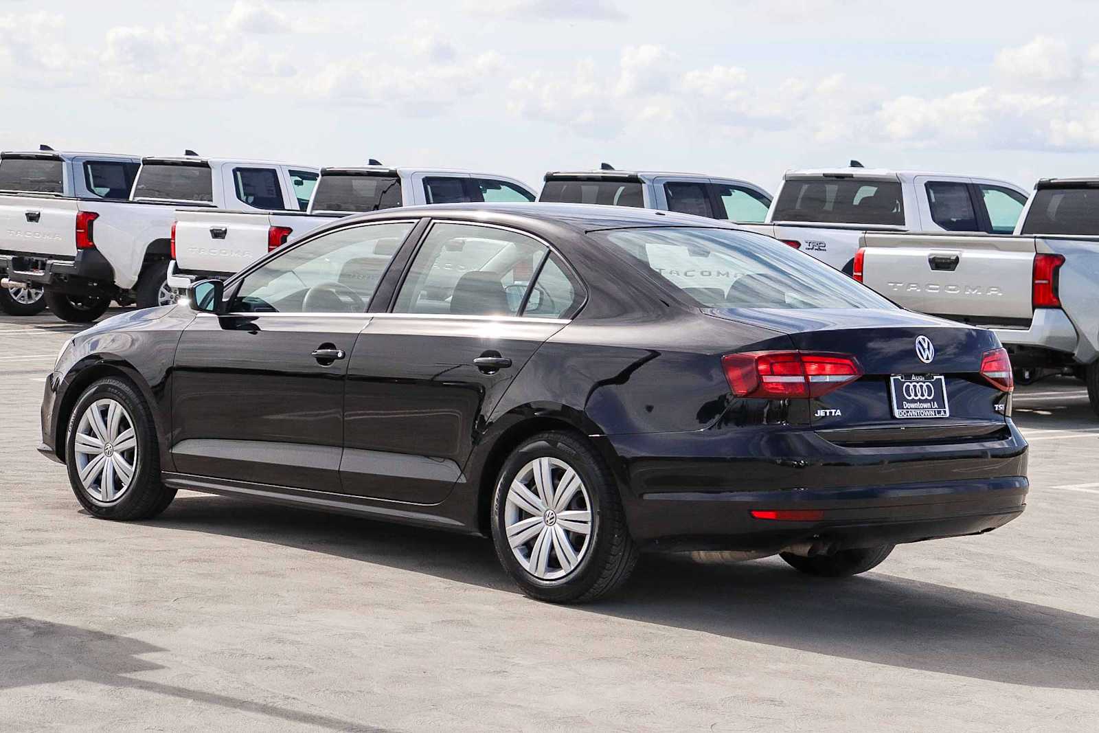 Thumbnail: 2017 Volkswagen Jetta - 6