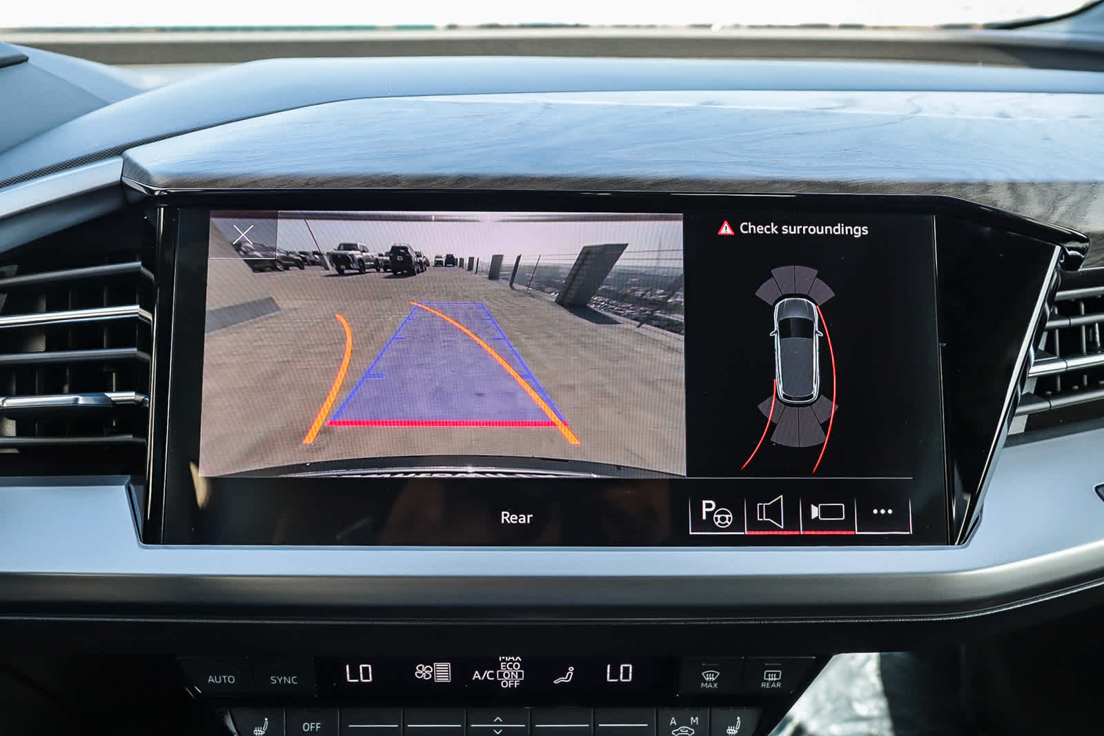 Thumbnail: 2023 Audi Q4 e-tron - 35