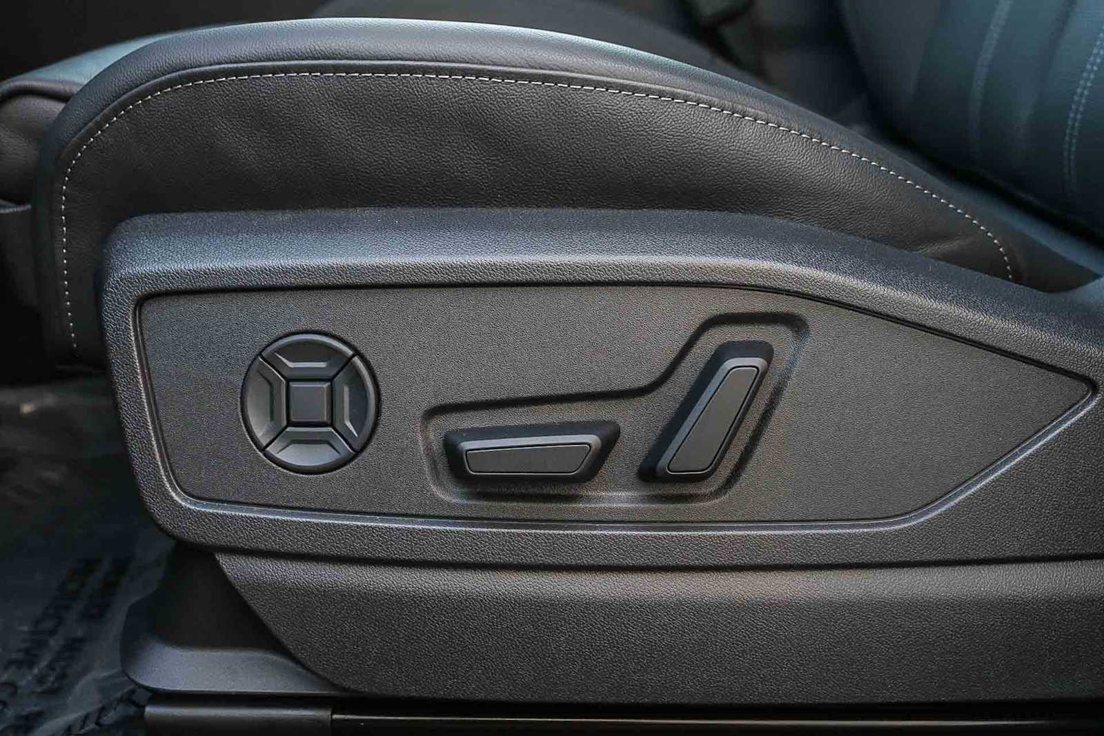 Thumbnail: 2025 Audi Q5 - 25