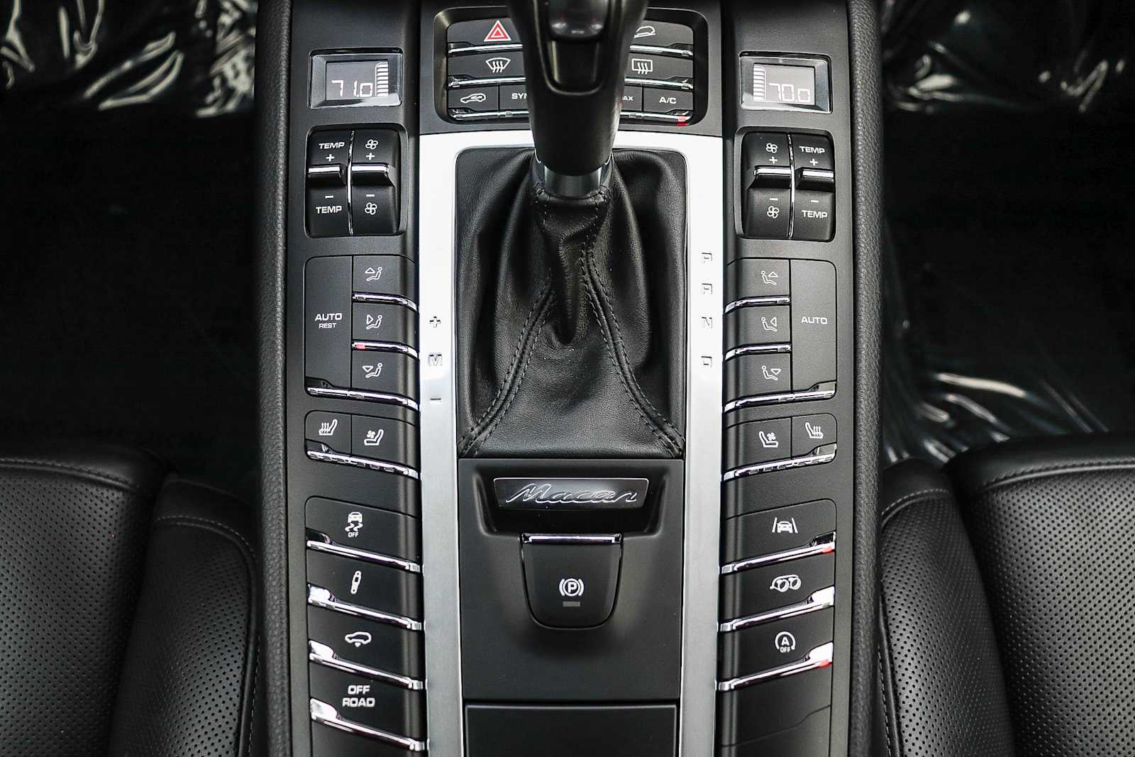 Thumbnail: 2021 Porsche Macan - 18