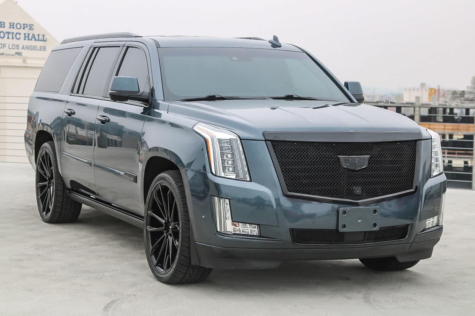 Thumbnail: 2019 Cadillac Escalade - 3