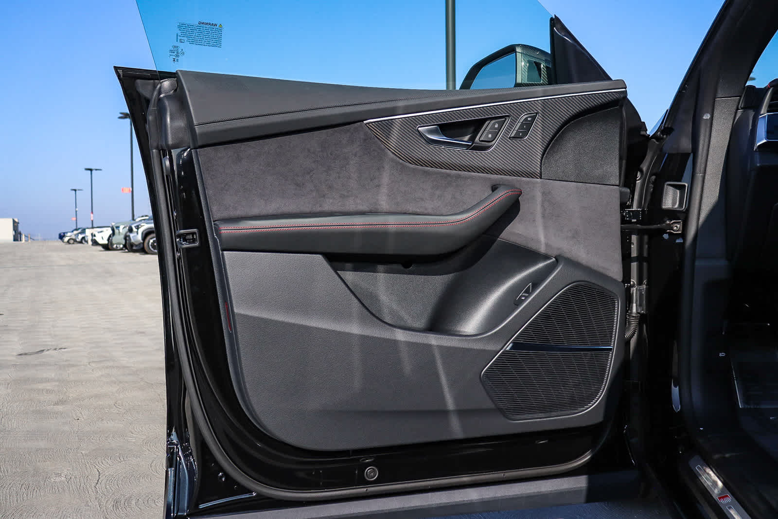 Thumbnail: 2026 Audi Q8 - 31