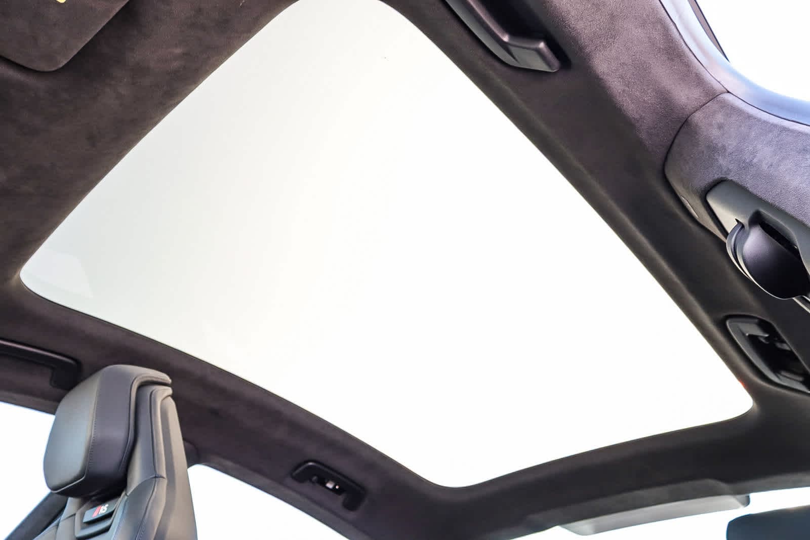 Thumbnail: 2025 Audi RS e-tron GT - 38