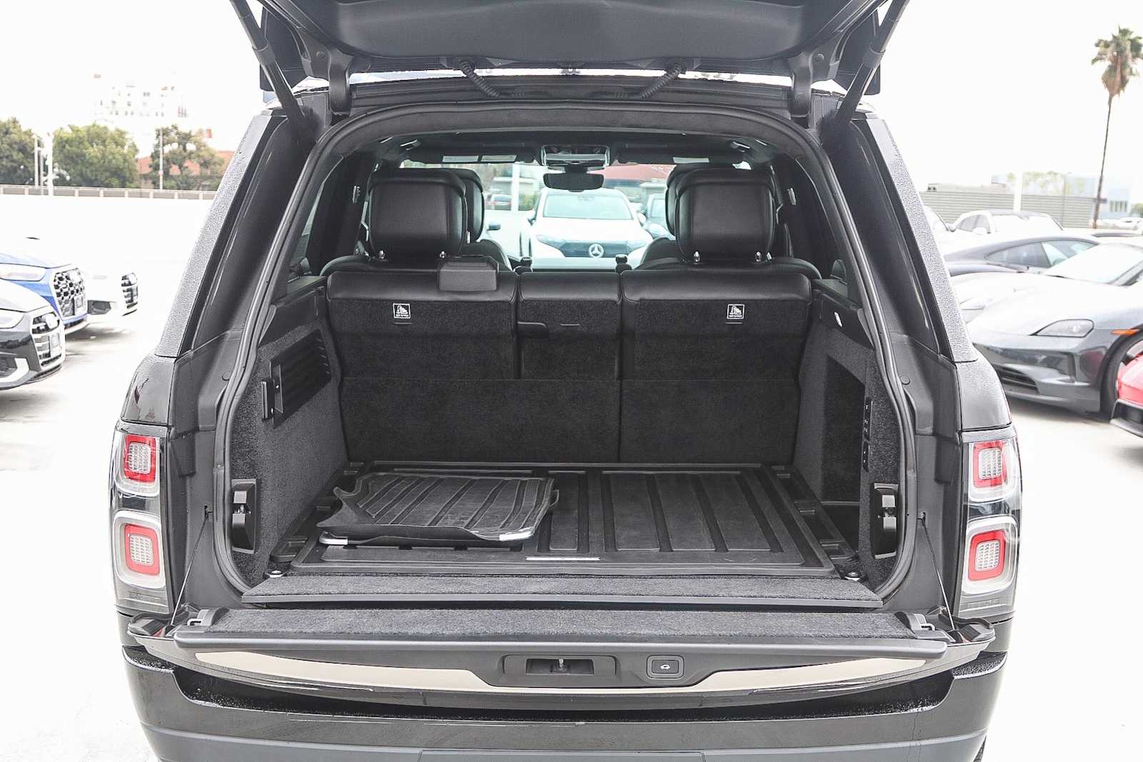 Thumbnail: 2021 Land Rover Range Rover - 33