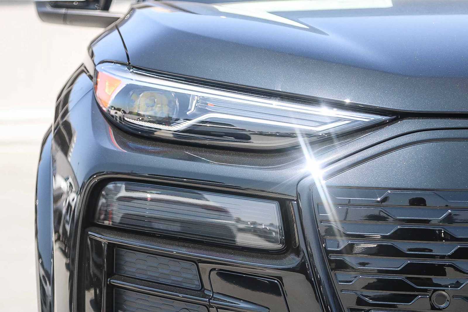 Thumbnail: 2025 Audi Q6 e-tron - 4