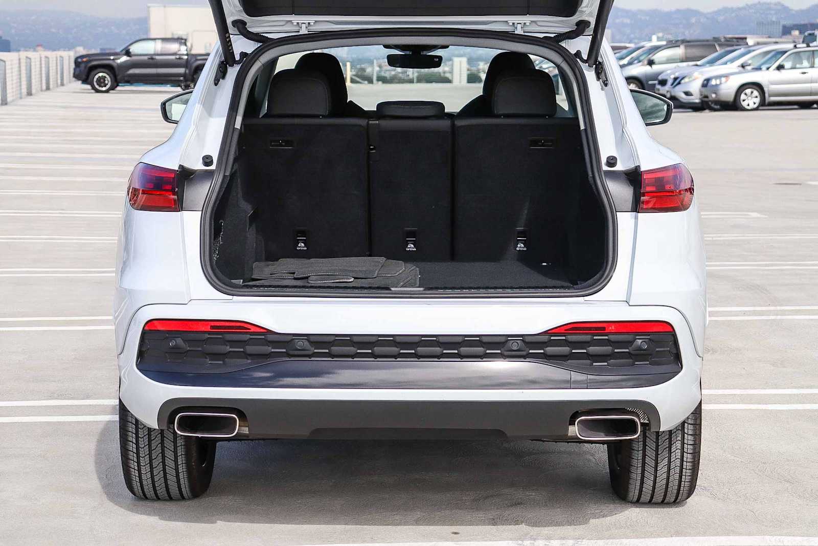 Thumbnail: 2025 Audi Q5 - 36