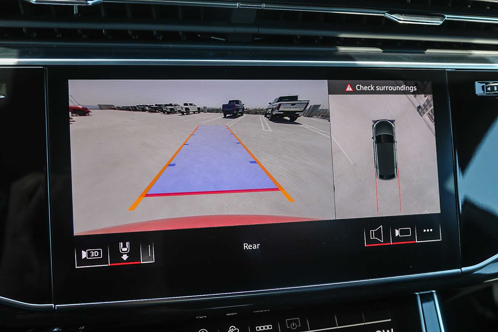 Thumbnail: 2025 Audi Q8 - 27