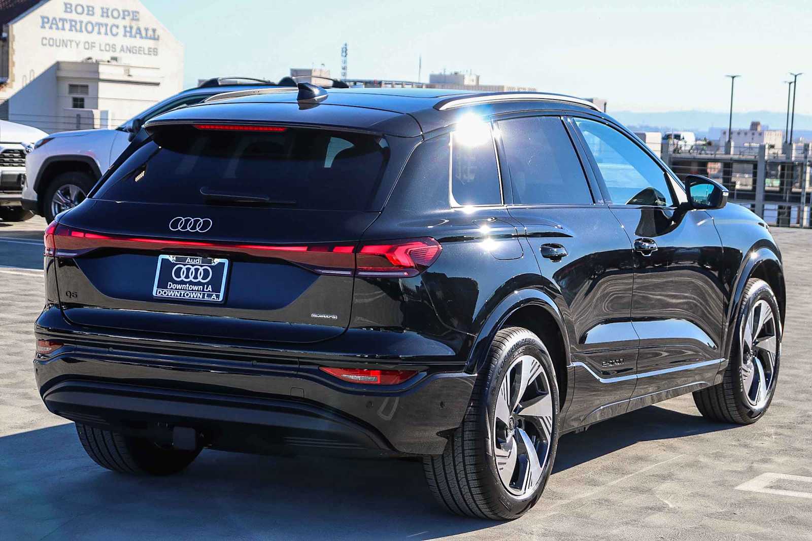 Thumbnail: 2025 Audi Q6 e-tron - 4
