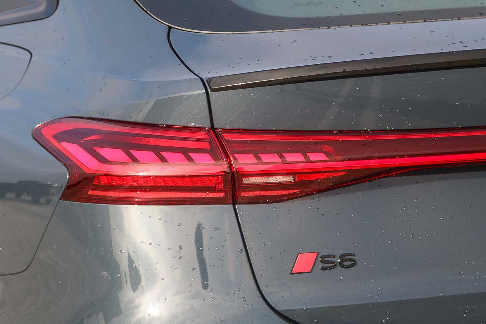 Thumbnail: 2025 Audi e-tron S - 9