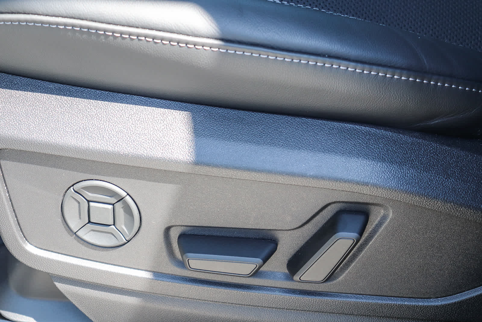 Thumbnail: 2025 Audi Q5 - 23