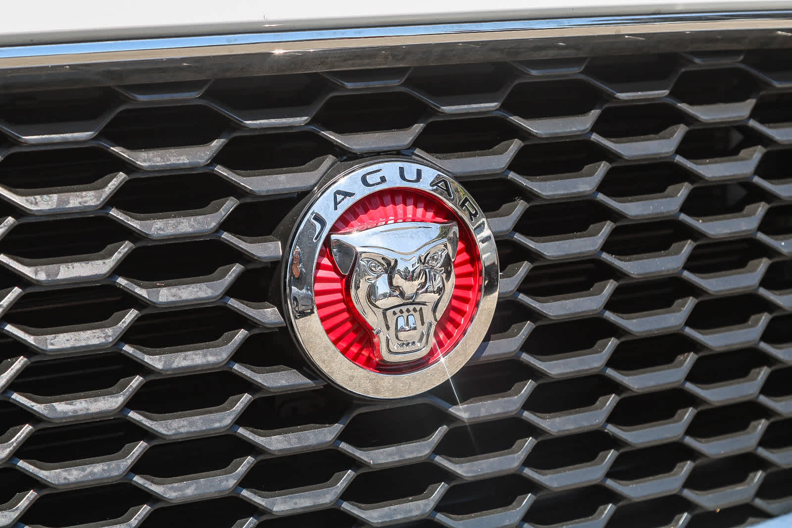 Thumbnail: 2018 Jaguar E-Pace - 6