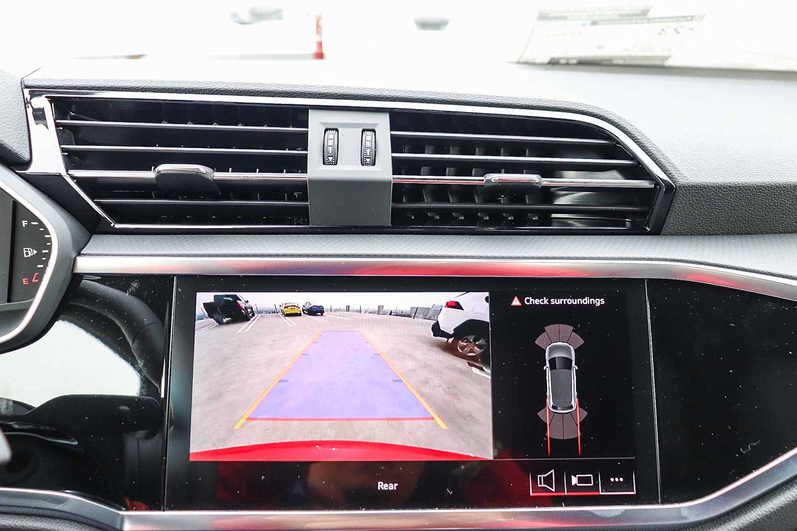 Thumbnail: 2025 Audi Q3 - 33