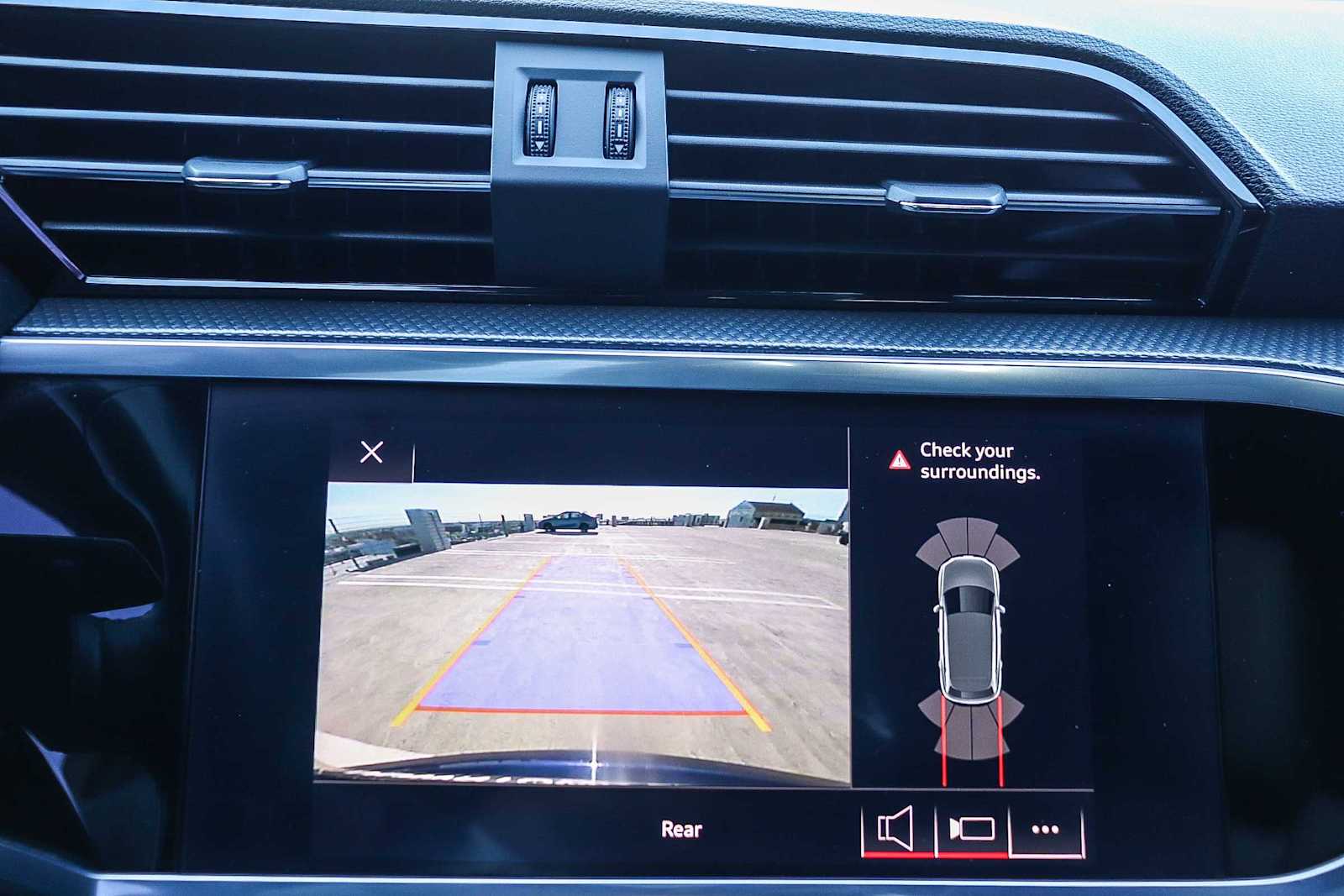 Thumbnail: 2021 Audi Q3 - 31