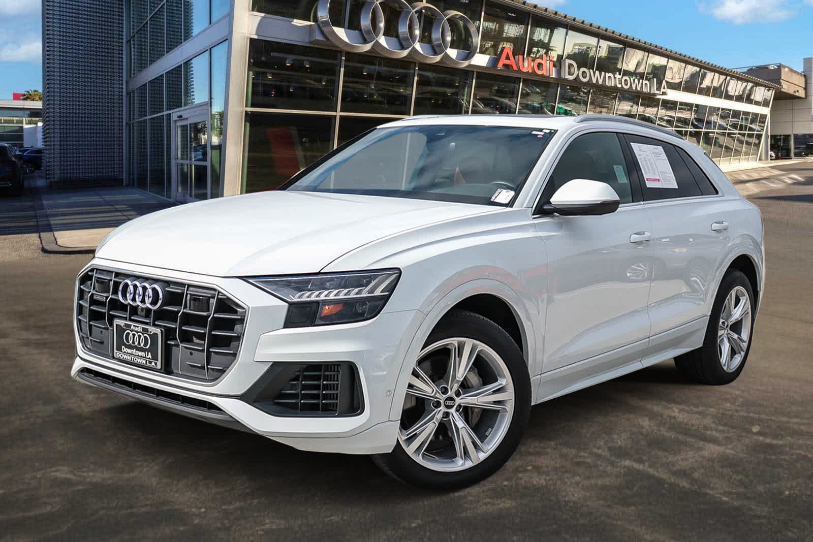 Thumbnail: 2023 Audi Q8 - 2