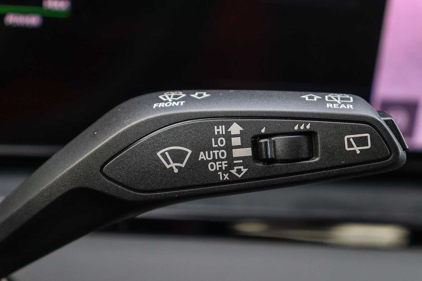 Thumbnail: 2025 Audi Q6 e-tron - 31