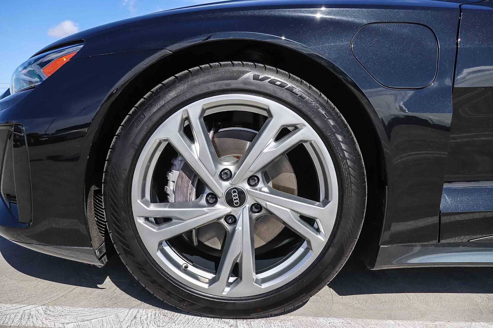 Thumbnail: 2023 Audi e-tron GT - 14