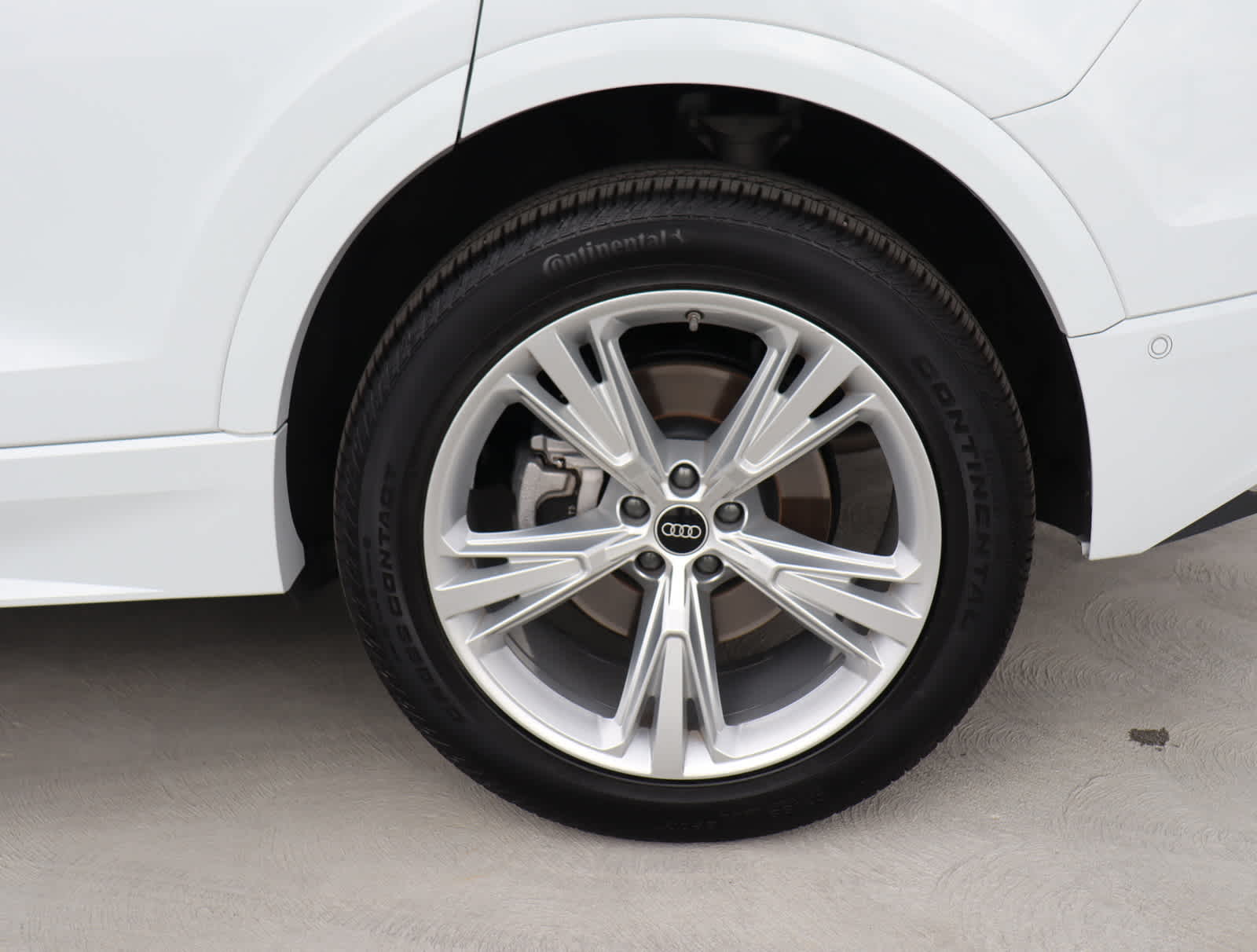 Thumbnail: 2023 Audi Q8 - 11