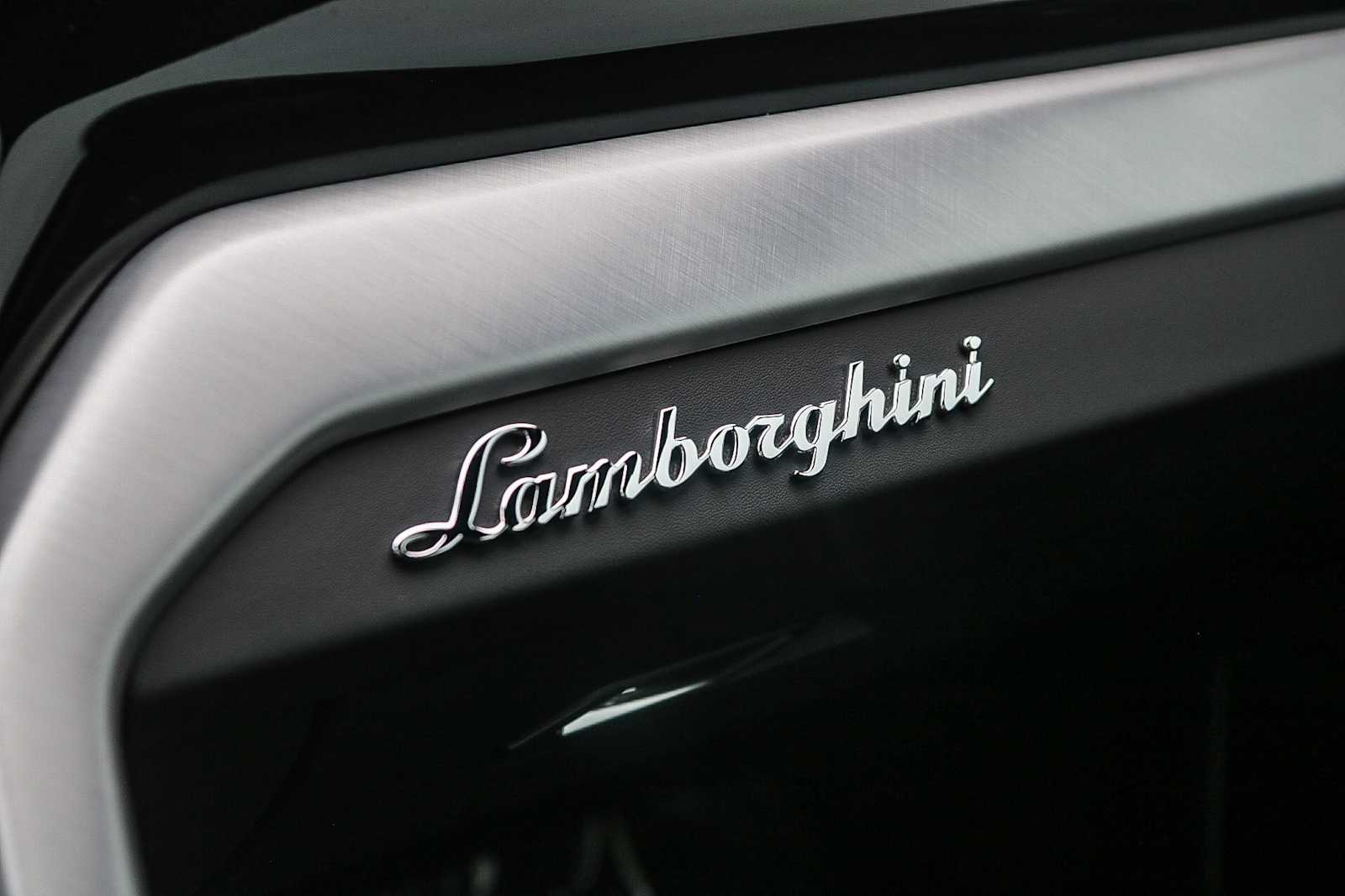Thumbnail: 2021 Lamborghini Urus - 30