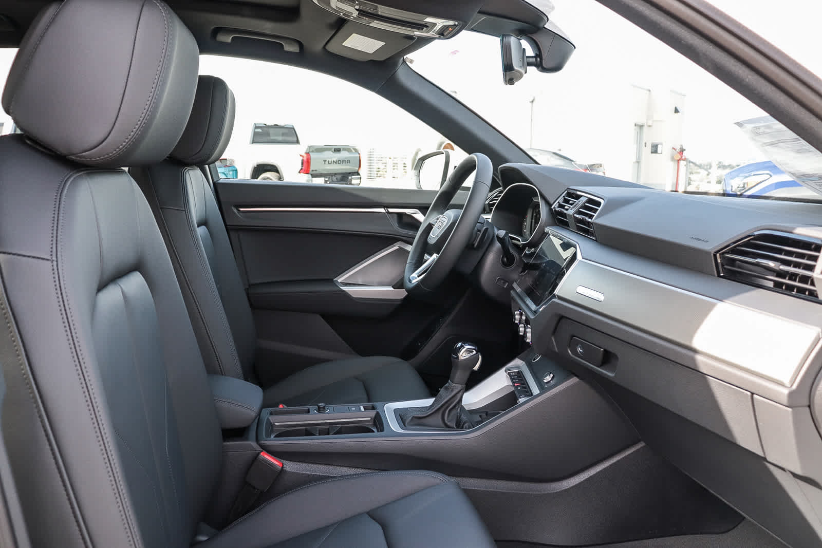 Thumbnail: 2025 Audi Q3 - 22