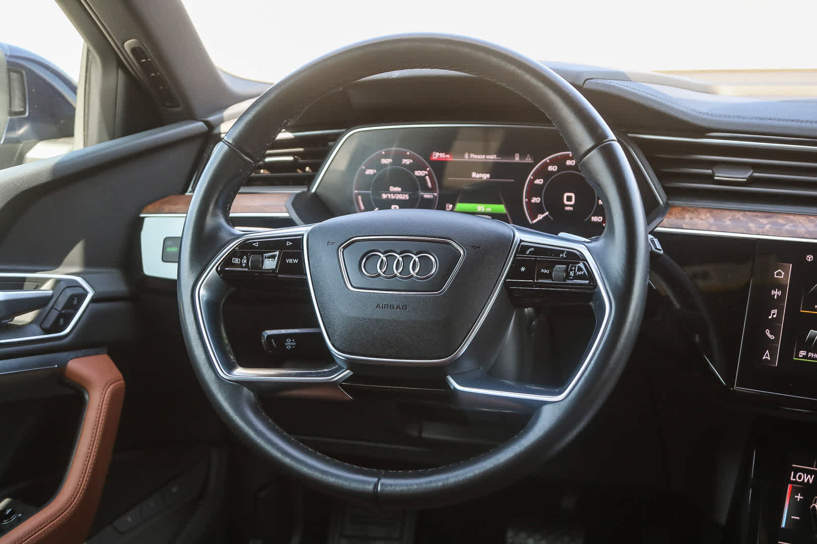 Thumbnail: 2022 Audi e-tron - 11
