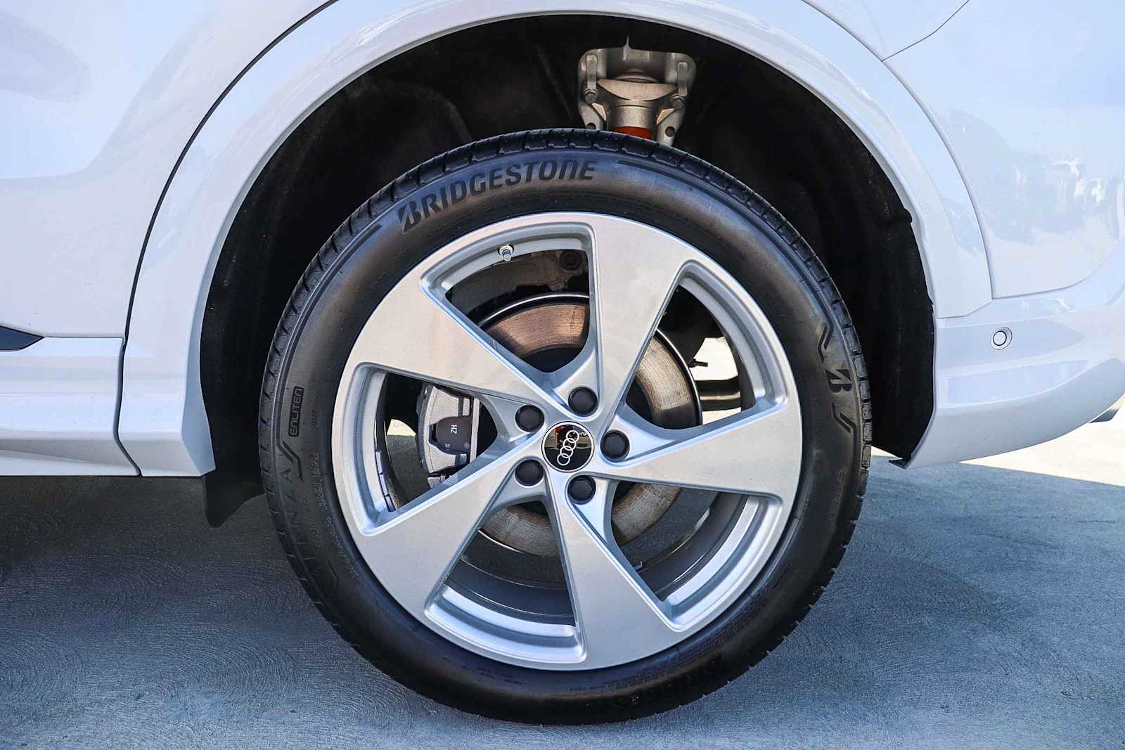 Thumbnail: 2025 Audi Q5 - 12