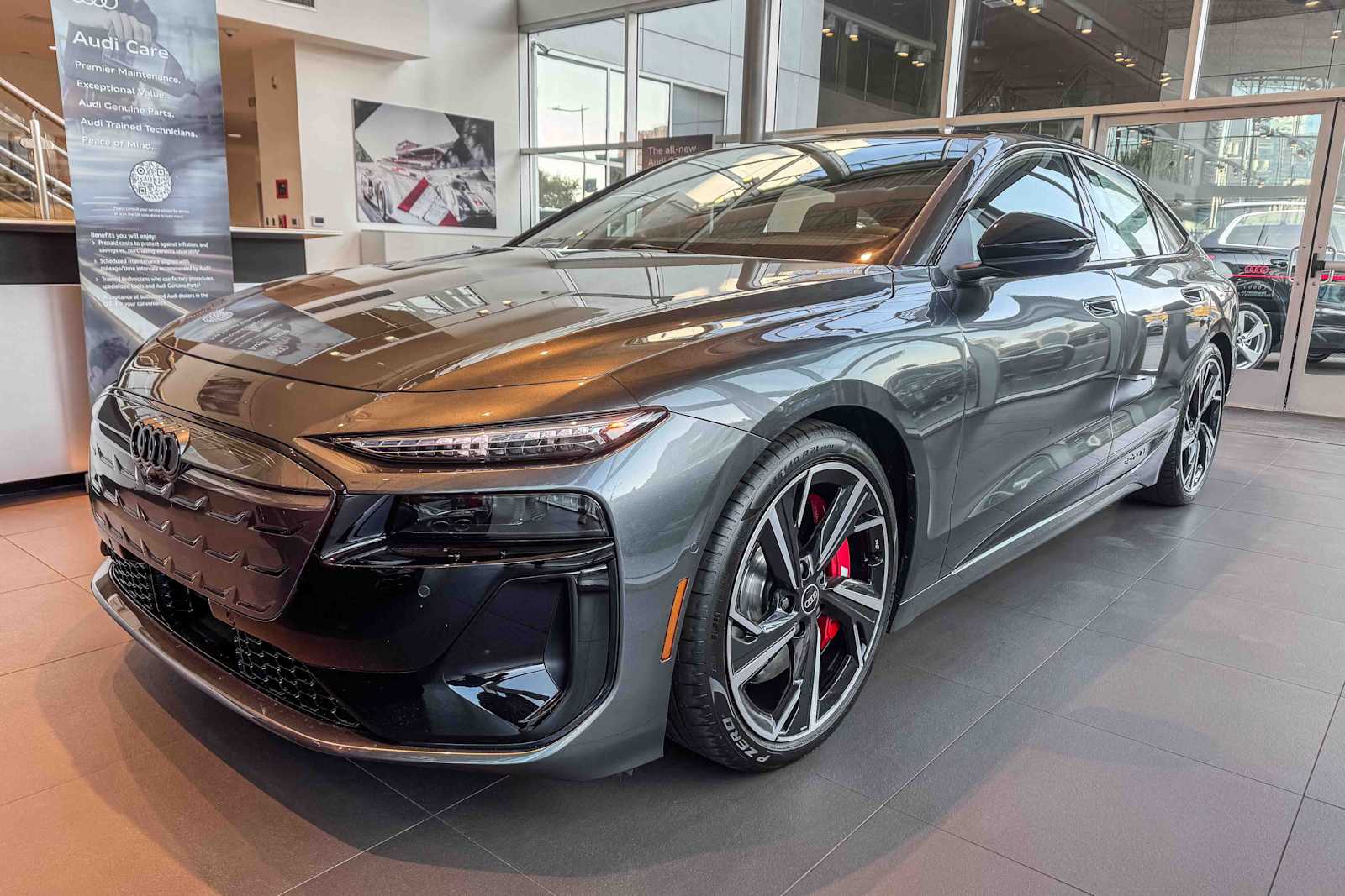 Thumbnail: 2025 Audi e-tron S - 2