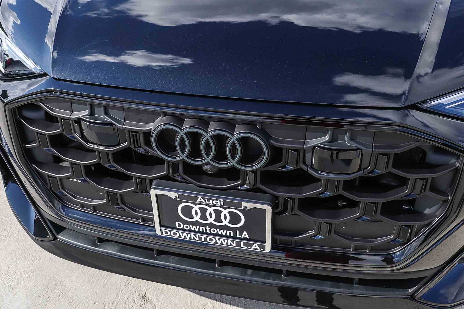 Thumbnail: 2026 Audi Q8 - 8