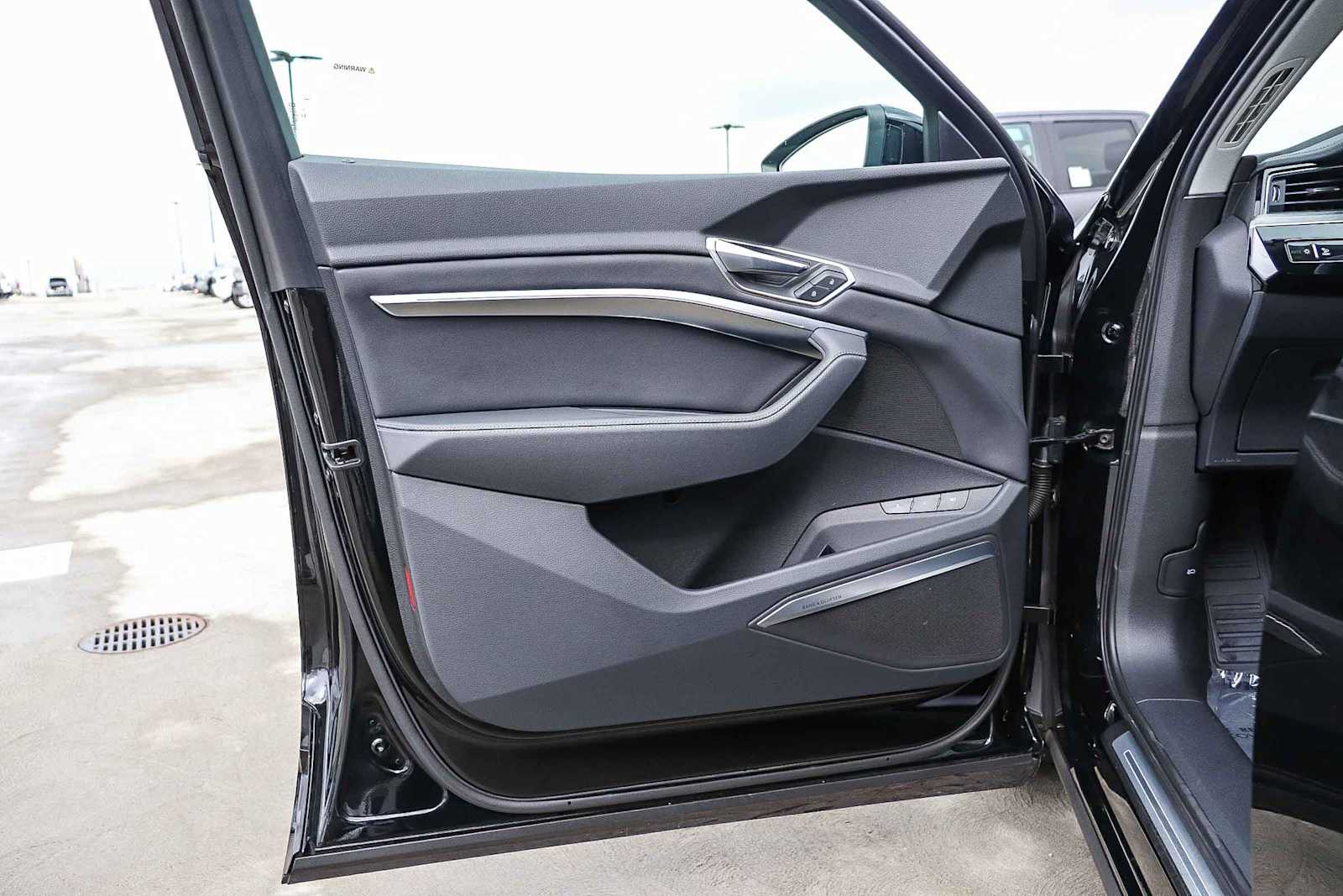 Thumbnail: 2024 Audi Q8 e-tron - 30