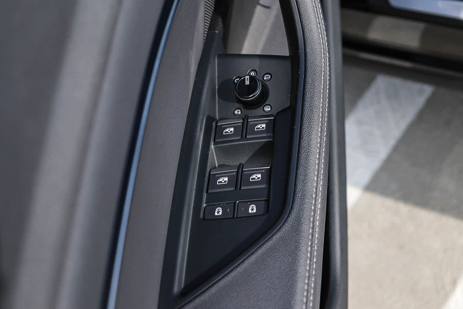 Thumbnail: 2024 Audi Q8 e-tron - 28