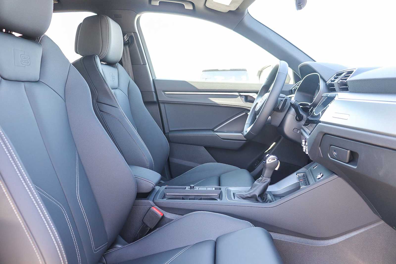 Thumbnail: 2025 Audi Q3 - 17