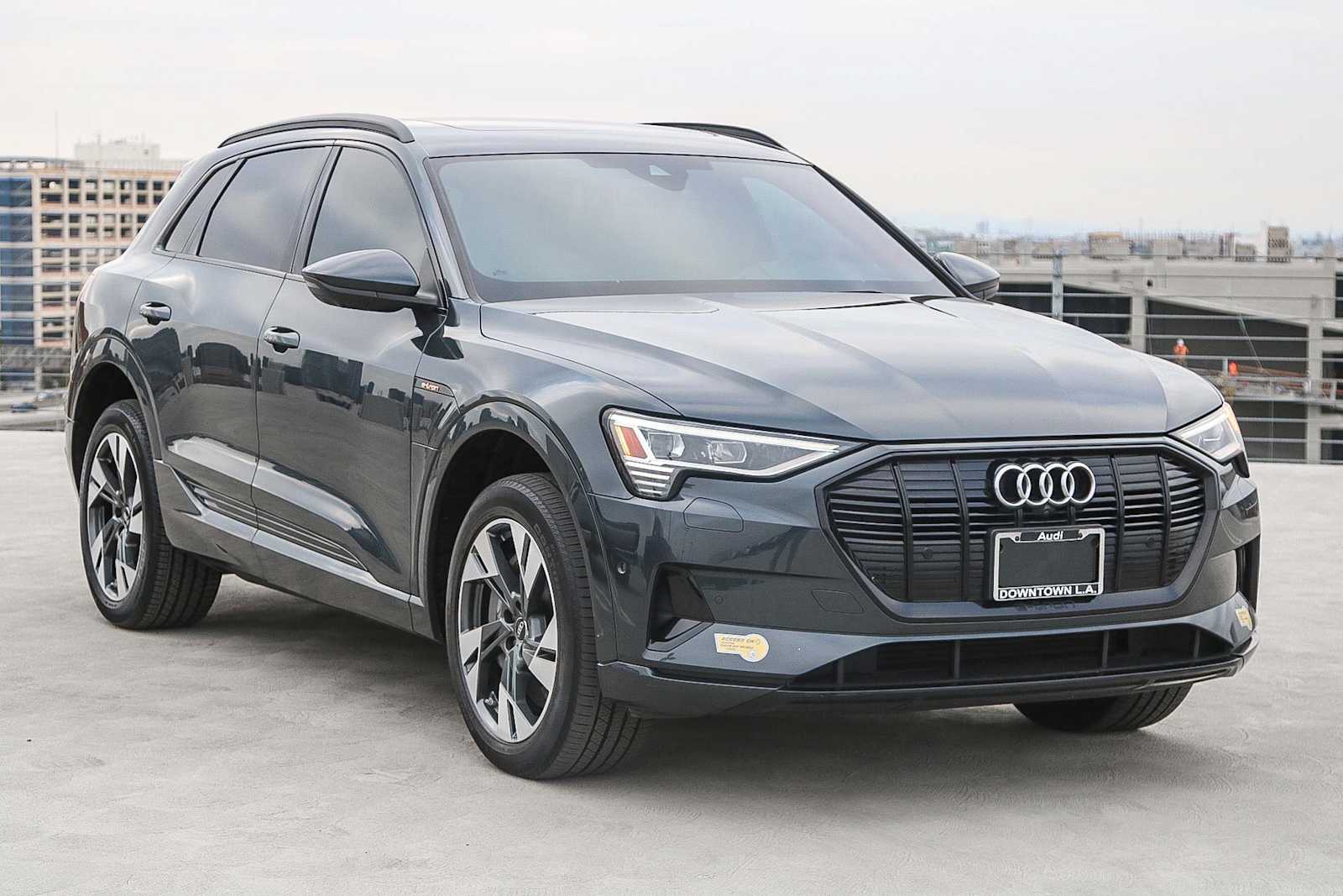 Thumbnail: 2022 Audi e-tron - 3