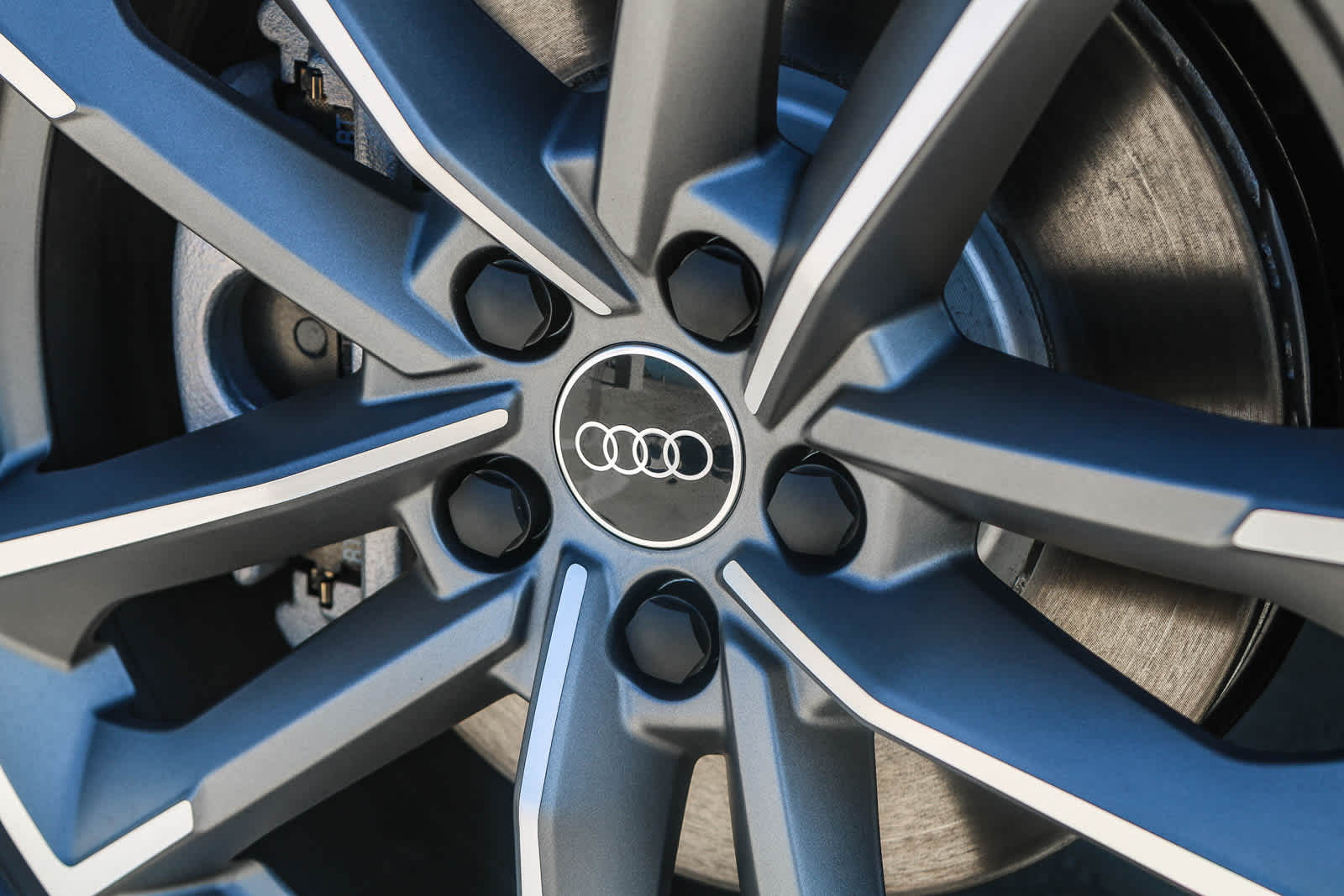 Thumbnail: 2025 Audi Q3 - 16