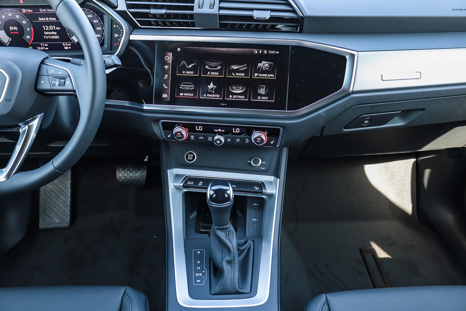 Thumbnail: 2025 Audi Q3 - 16