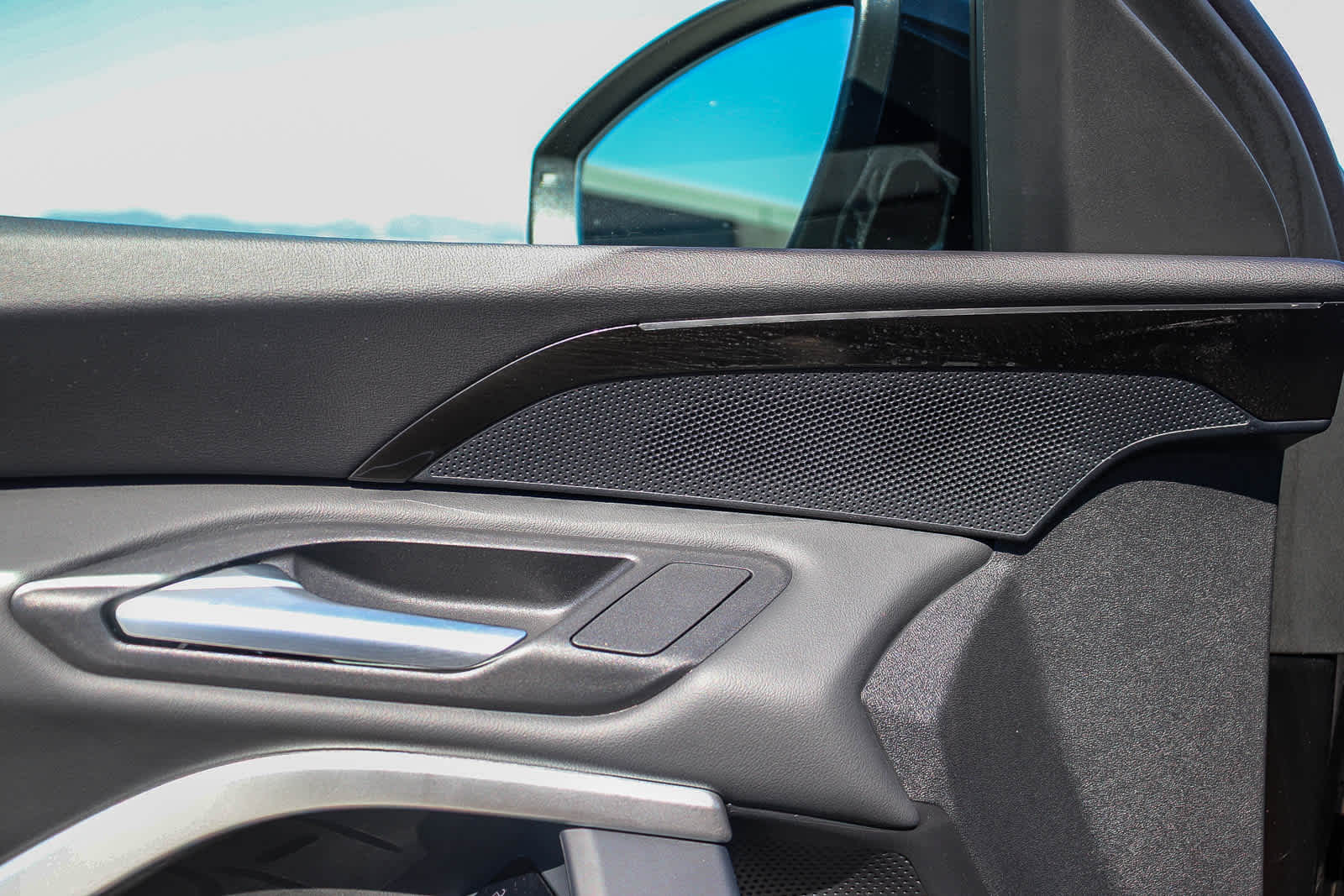 Thumbnail: 2025 Audi Q5 - 30