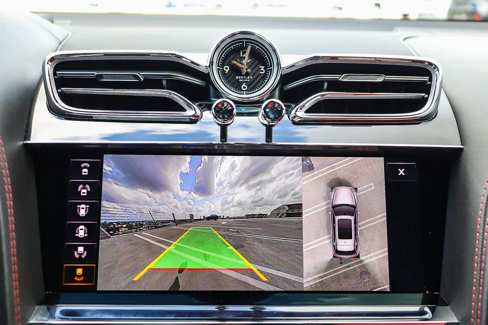 Thumbnail: 2021 Bentley Bentayga - 37