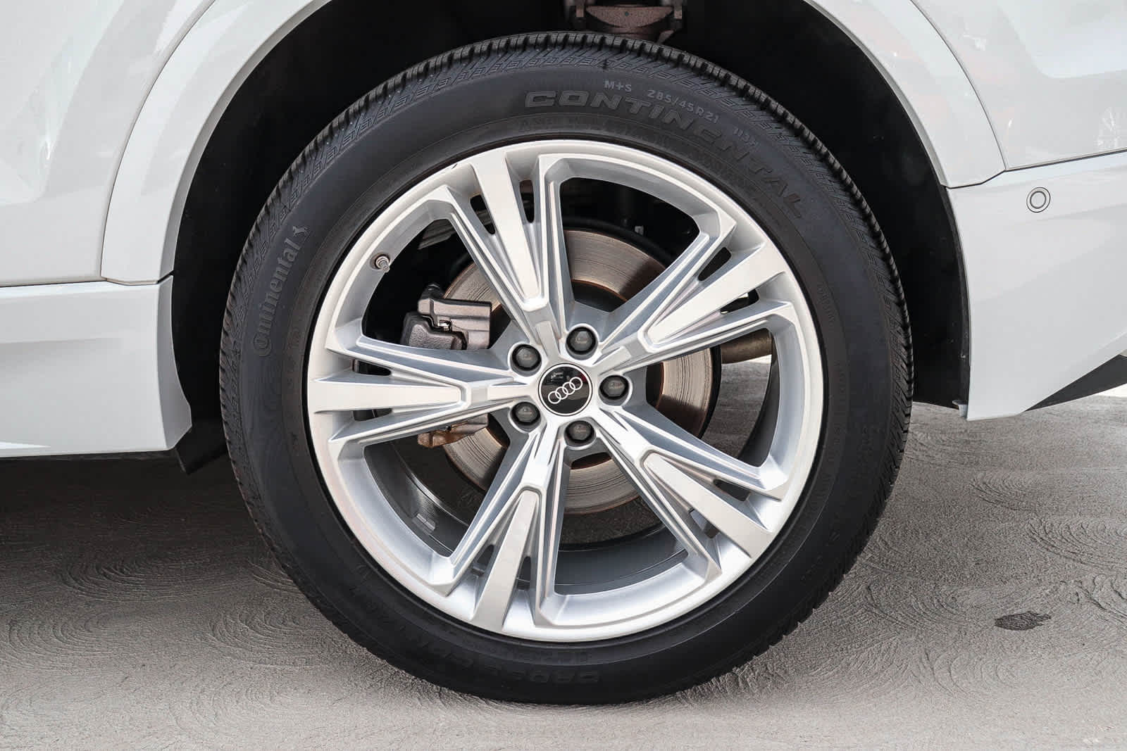 Thumbnail: 2023 Audi Q8 - 26