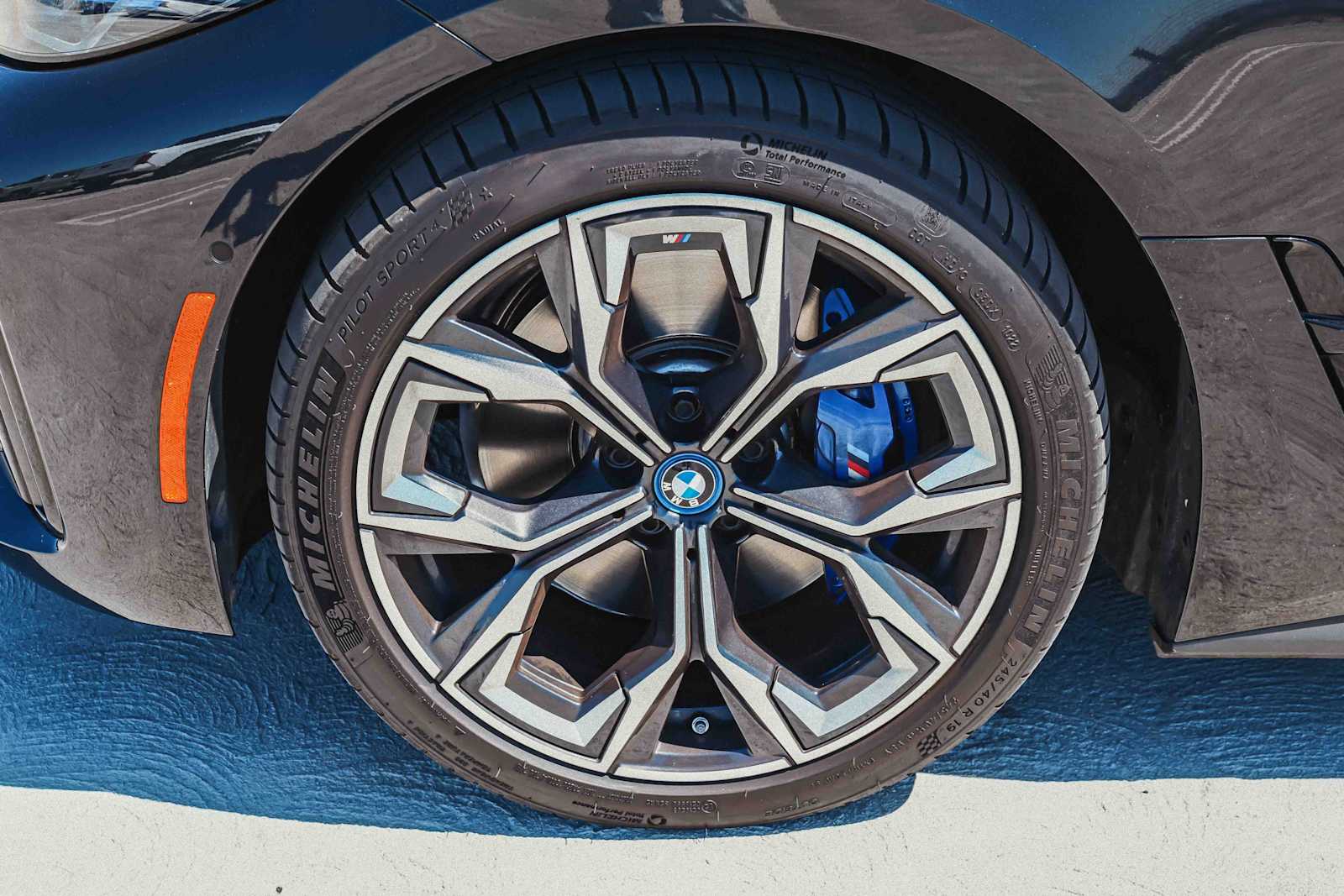 Thumbnail: 2022 BMW i4 - 11