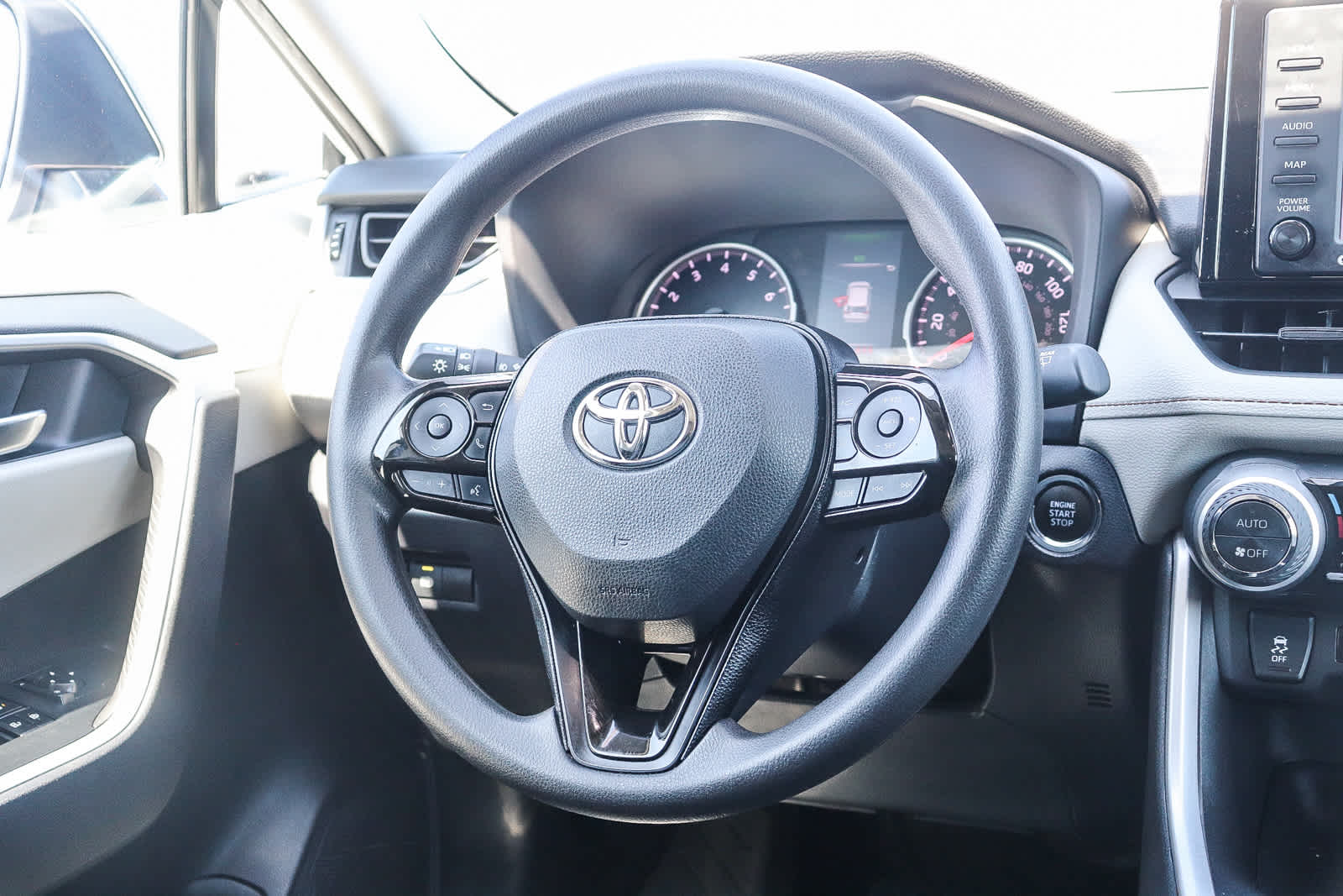 Thumbnail: 2021 Toyota RAV4 - 16