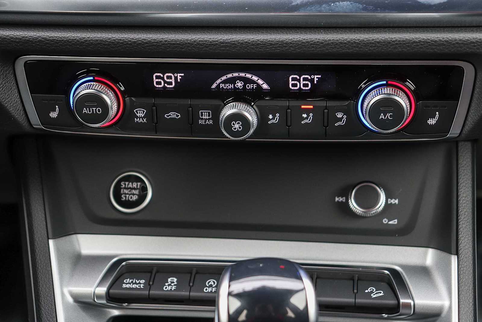 Thumbnail: 2025 Audi Q3 - 16